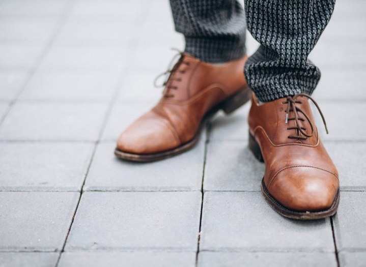 В восточных странах многие чистильщики обуви предлагают почистить обувь совершенно бесплатно. Однако те, кто соглашаются, всё-таки платят чистильщикам деньги. Почему?